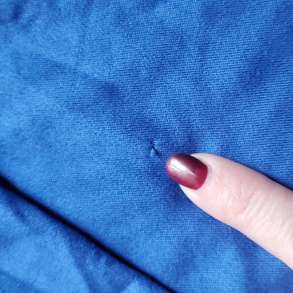 Very good condition Under armor long sleeved tshirt/hoodie - Picture 4 of 4